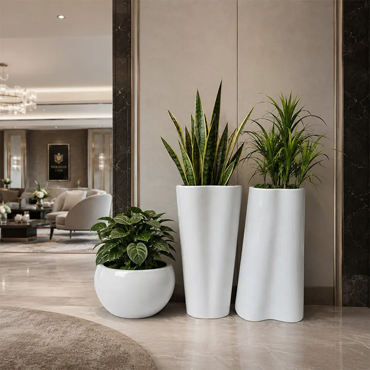Planter Fiberglass Putih Glossy
