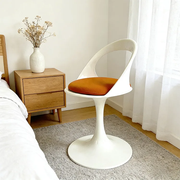 Kursi Lounge FRP Potongan Tulip Modern